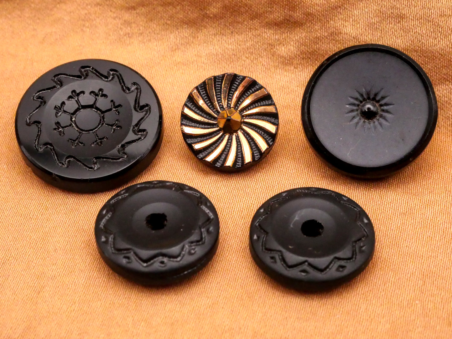Sun Design Black Glass Button Various 13-20mm