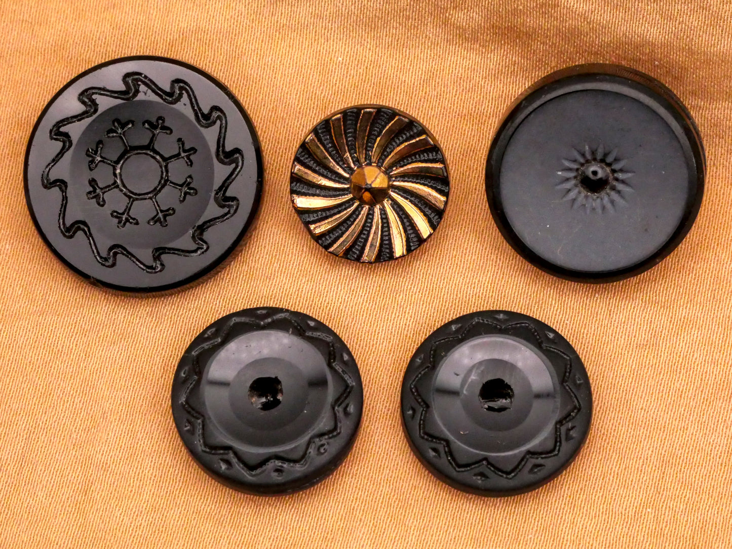 Sun Design Black Glass Button Various 13-20mm
