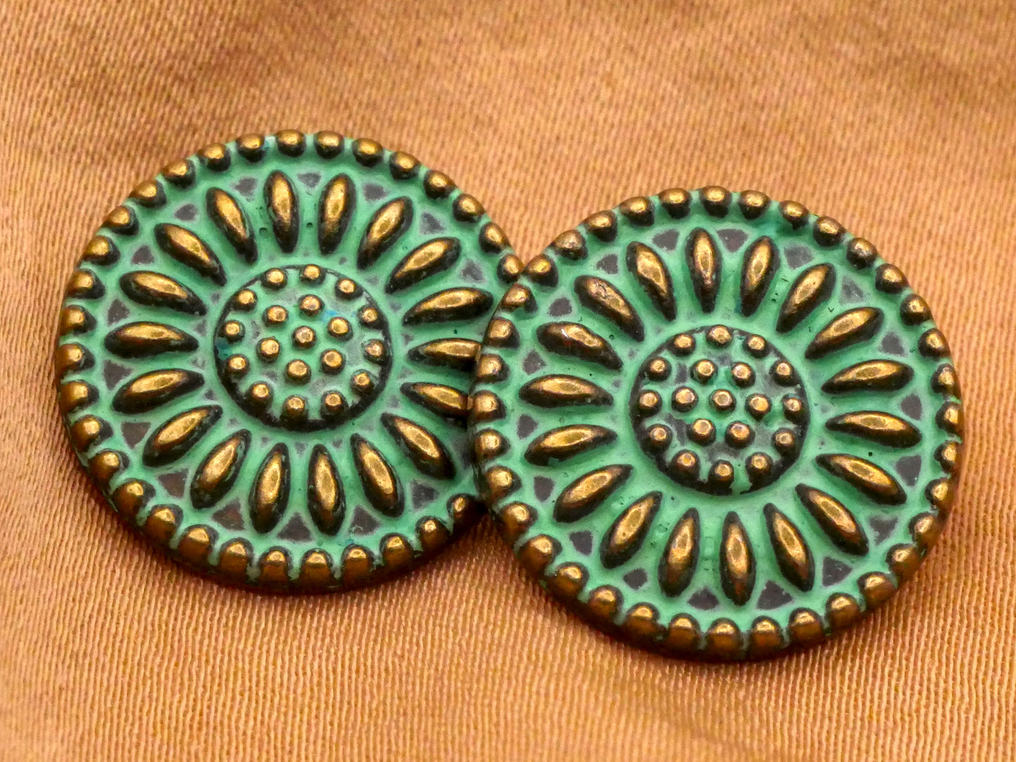 Flower Green Patina Bronze Metal Pair of Buttons 17mm