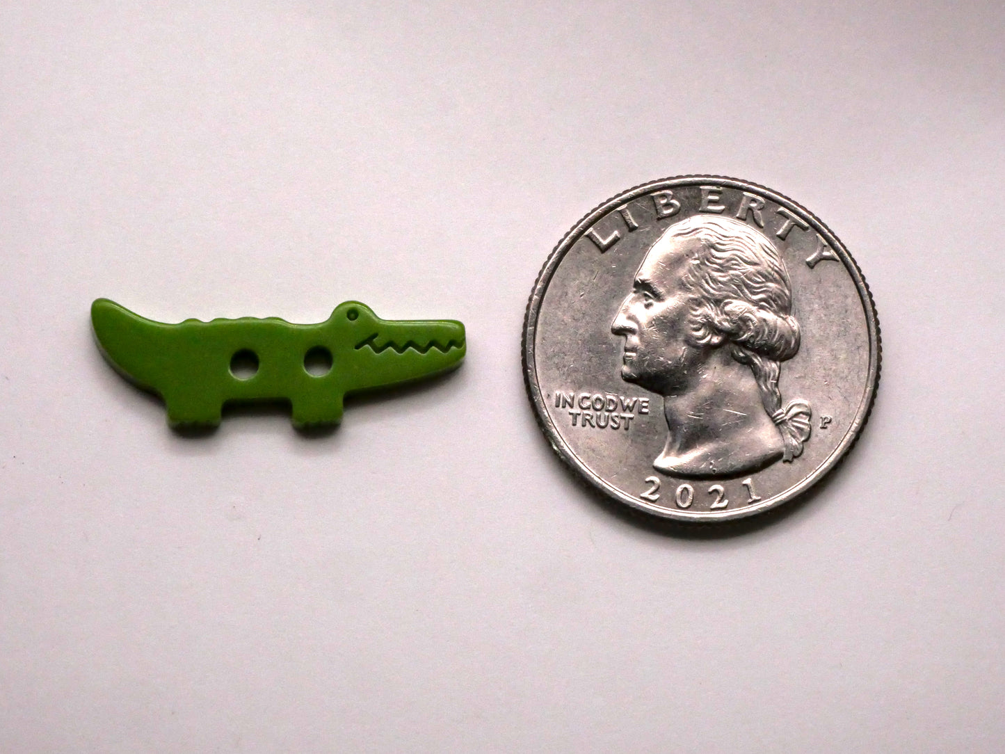 Alligator Crocodile Green Plastic Set of Three Buttons 8x27mm