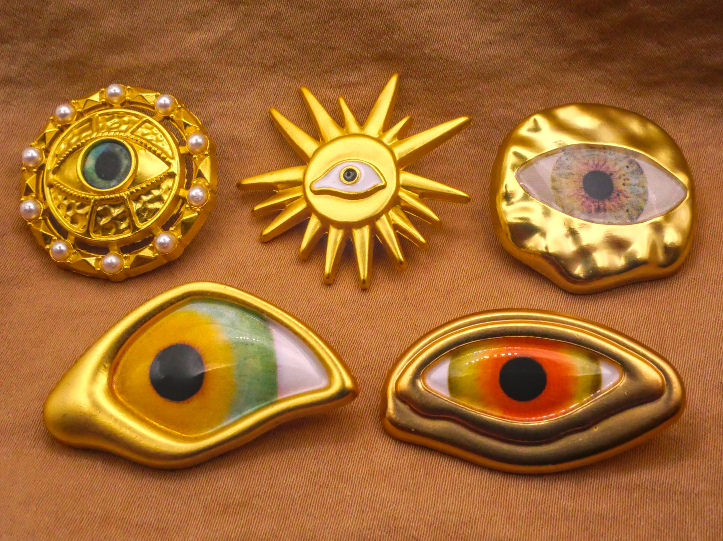 Eye Lurking Creepy Gold Metal Button Various 18-34mm