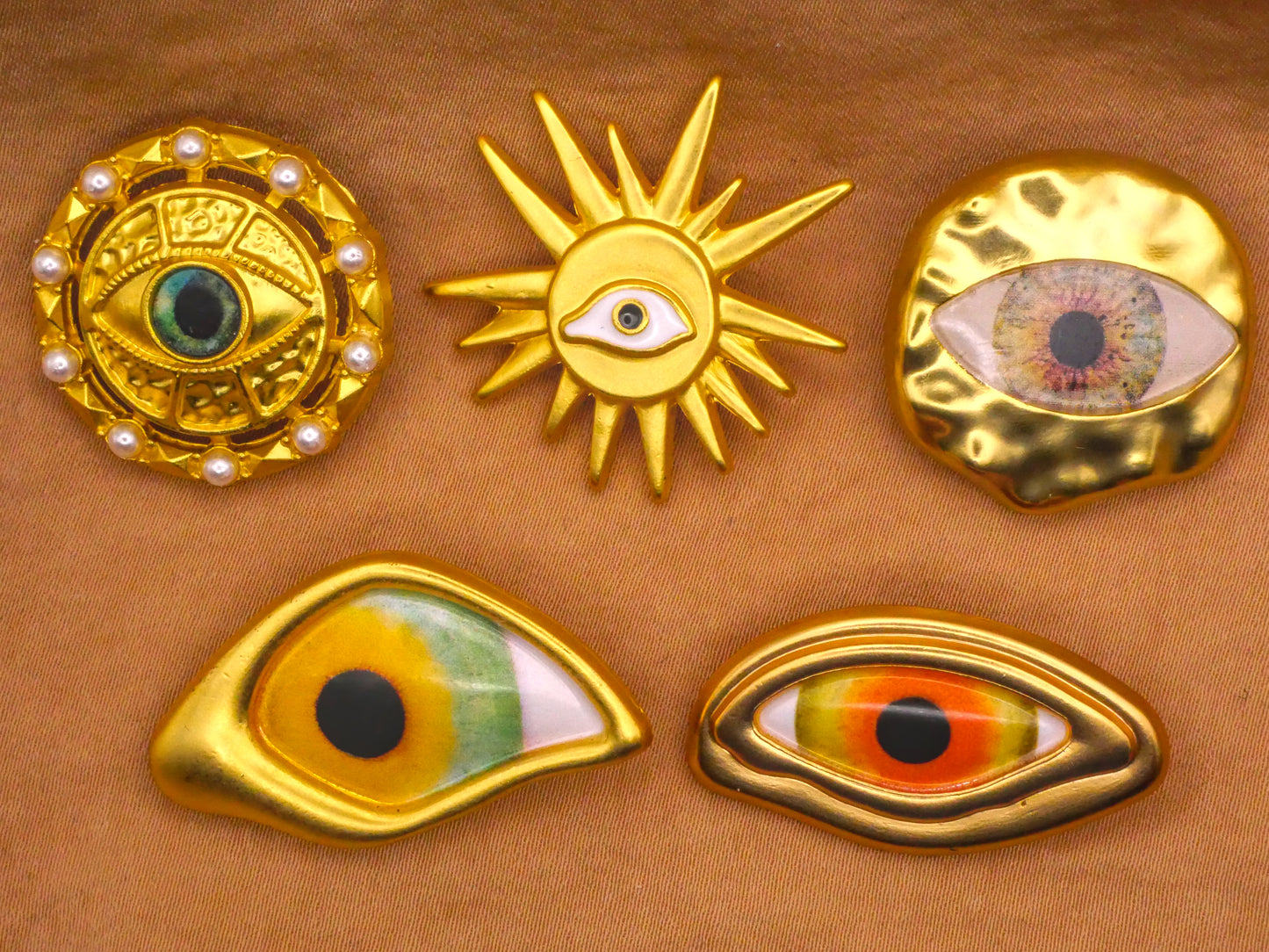 Eye Lurking Creepy Gold Metal Button Various 18-34mm