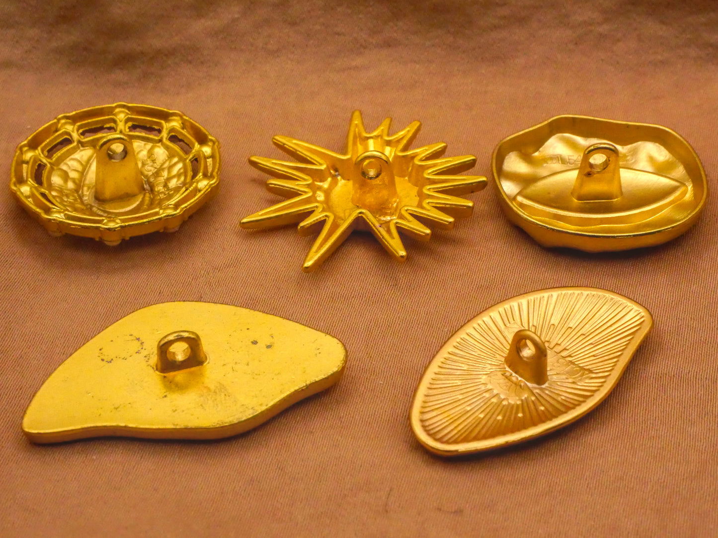 Eye Lurking Creepy Gold Metal Button Various 18-34mm