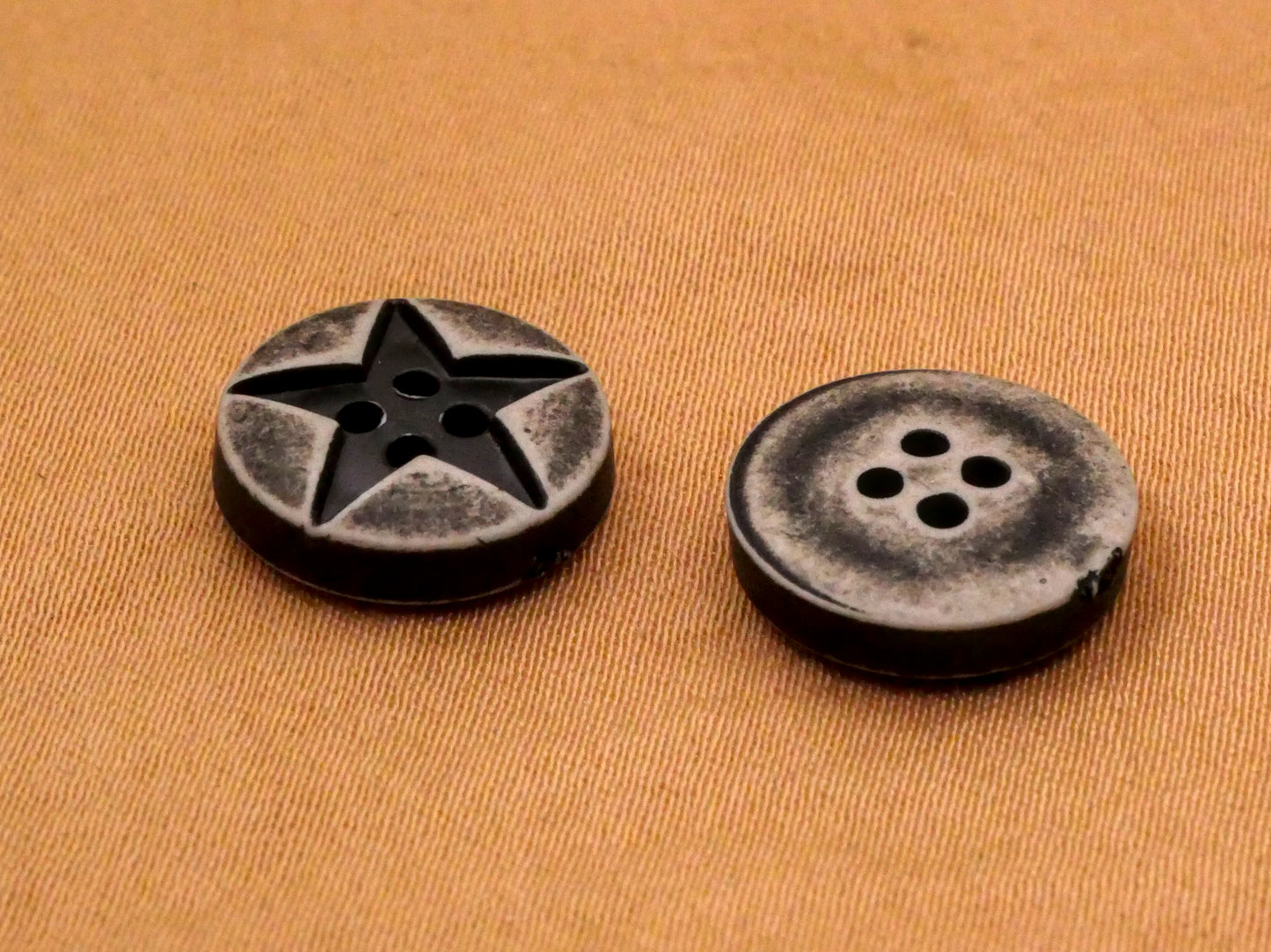 Star Weathered Look Black Plastic Set of Ten Buttons 13mm