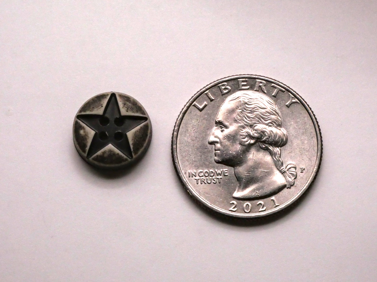Star Weathered Look Black Plastic Set of Ten Buttons 13mm
