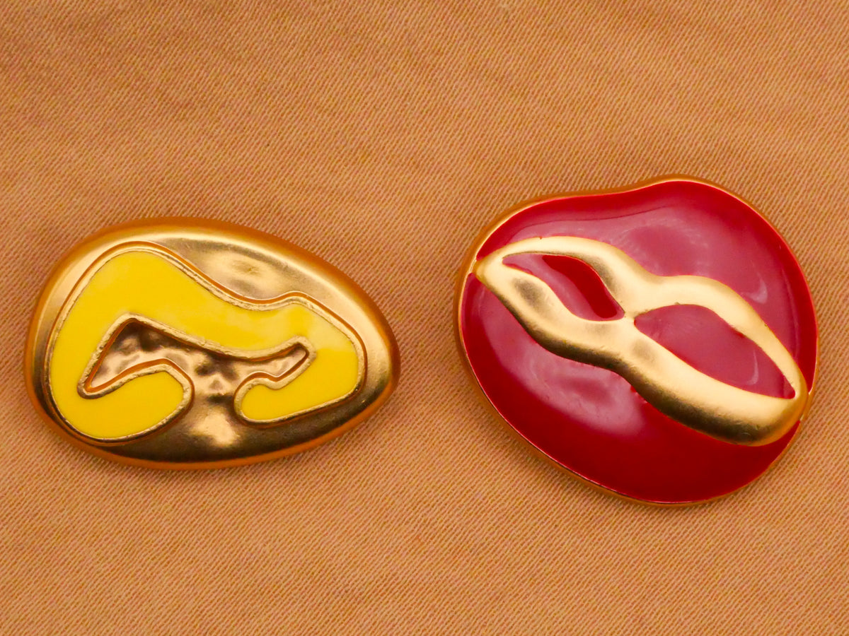 Abstract Yellow or Red Enamel Soft Gold Metal Button 16-23mm
