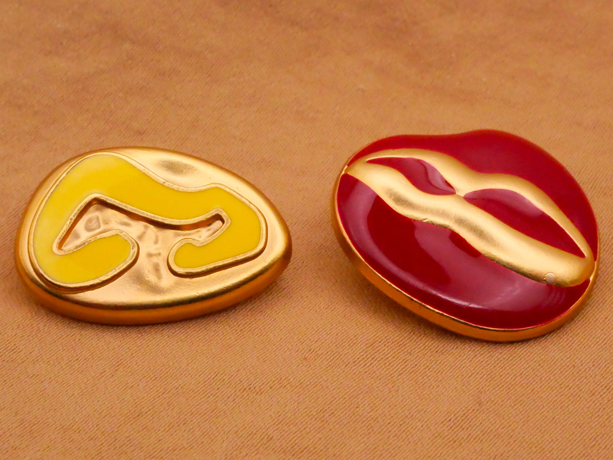 Abstract Yellow or Red Enamel Soft Gold Metal Button 16-23mm
