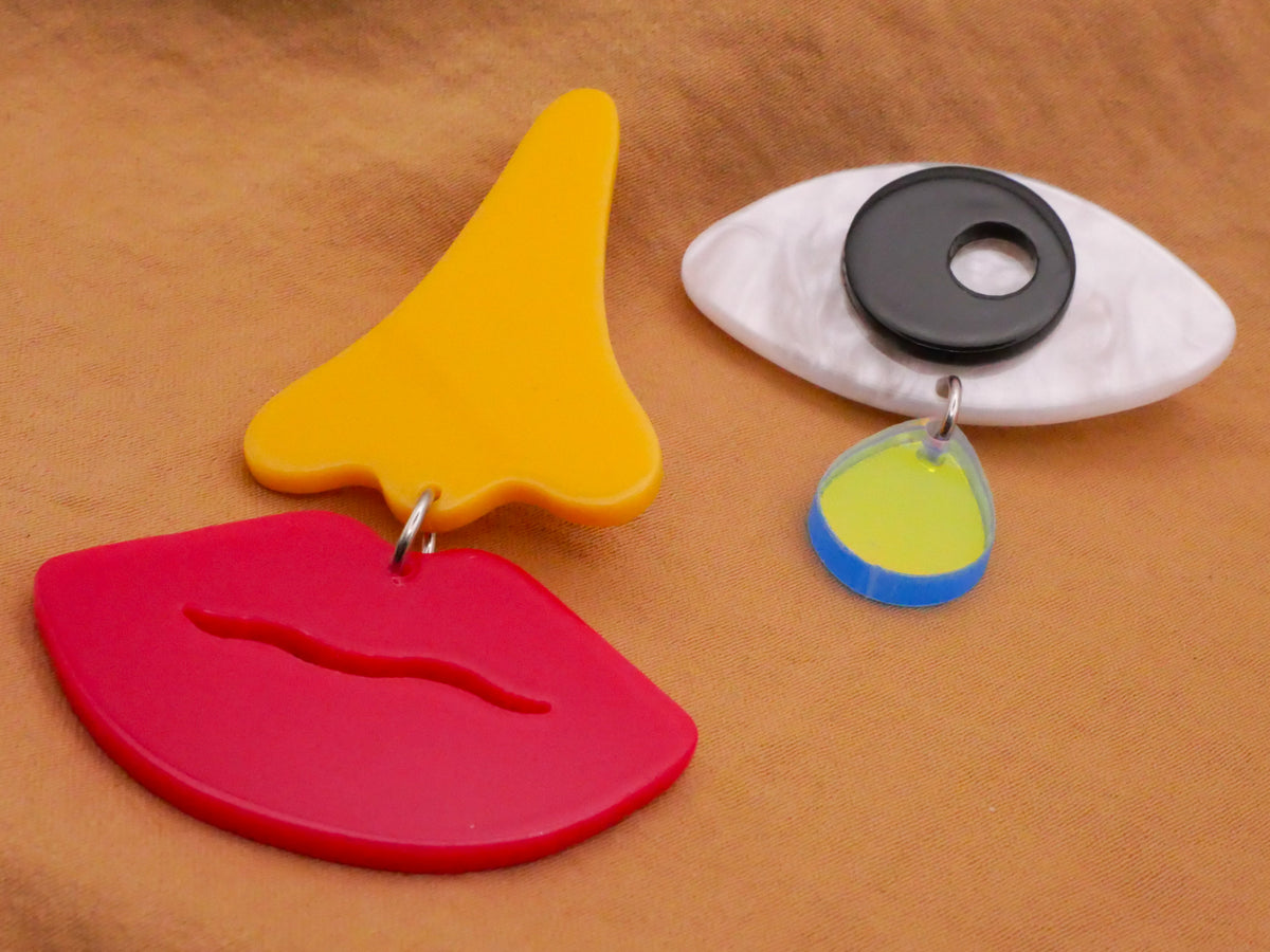 Face Eye Nose Mouth Lips Tear Moveable Acrylic Plastic Pair of Buttons 39-65mm