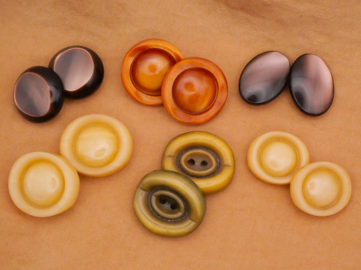 Eye Look Earth Tones Vintage Plastic Pair of Buttons Various 14-22mm