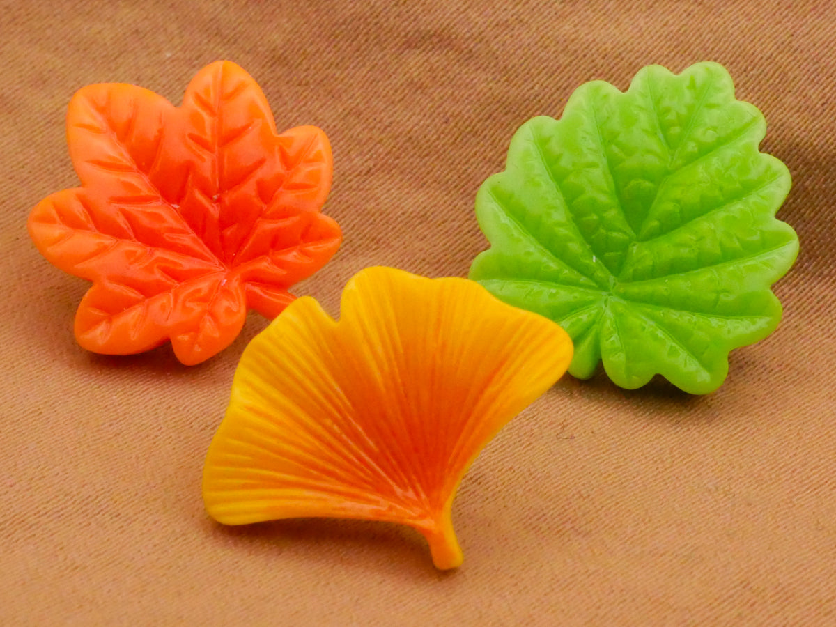 Fall Leaves Realistic Plastic Set of Three Buttons 15-19mm