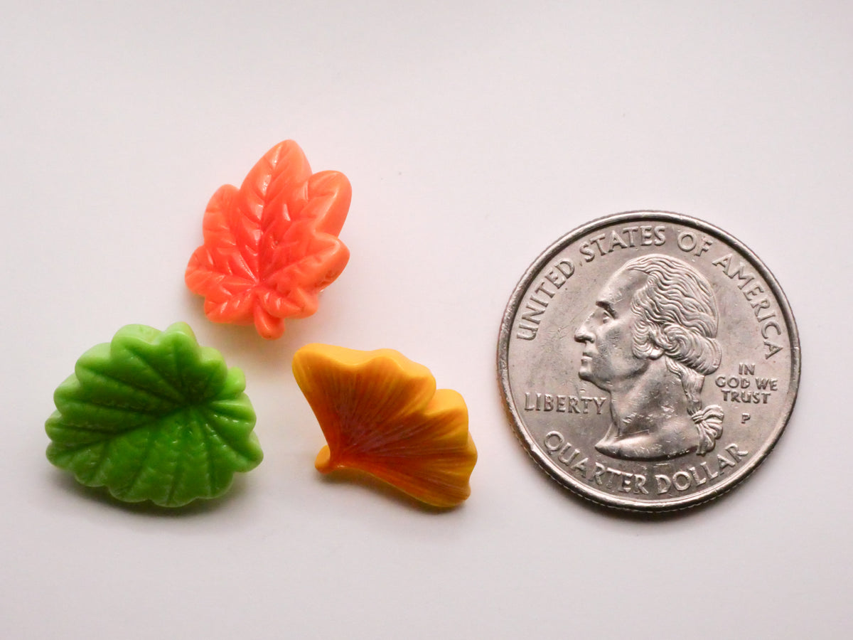 Fall Leaves Realistic Plastic Set of Three Buttons 15-19mm