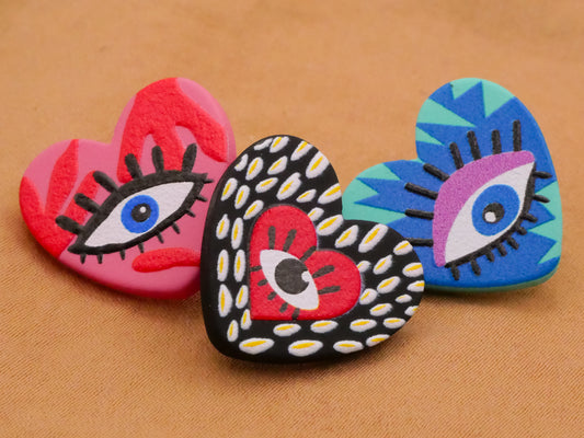 Eye Heart Patterned Plastic Set of Three Buttons 19x20mm