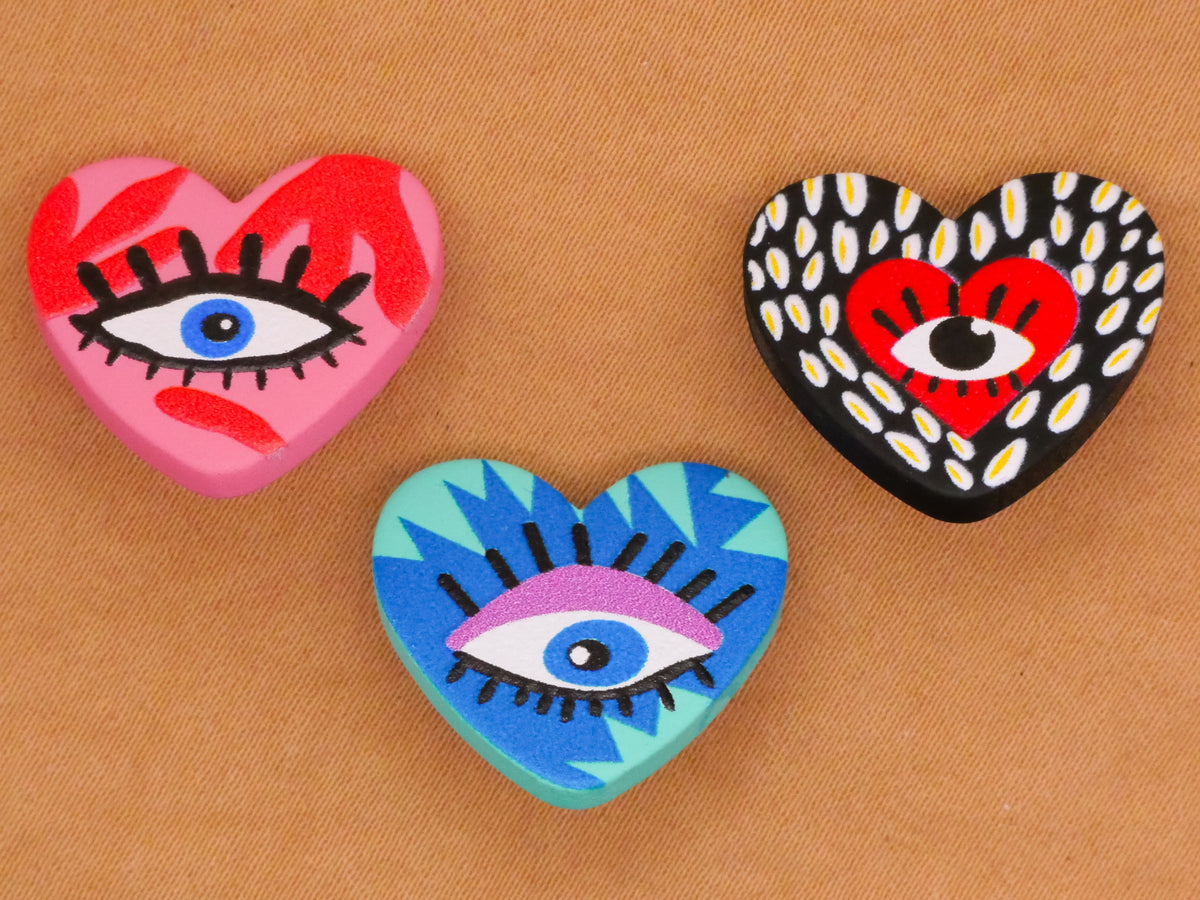 Eye Heart Patterned Plastic Set of Three Buttons 19x20mm
