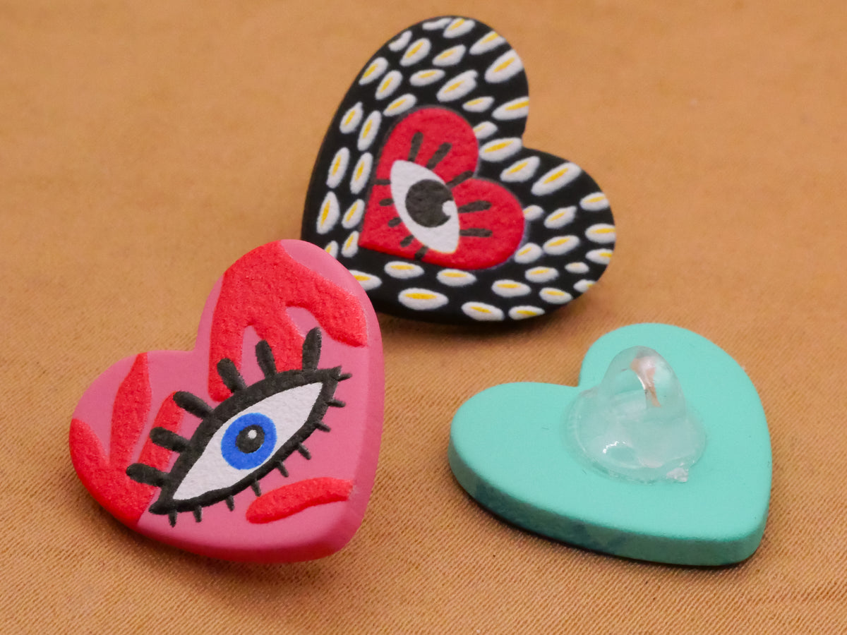 Eye Heart Patterned Plastic Set of Three Buttons 19x20mm