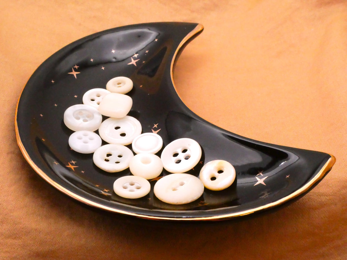 Crescent Moon Ceramic Trinket Dish and Thirteen Mother of Pearl Buttons 82x102mm