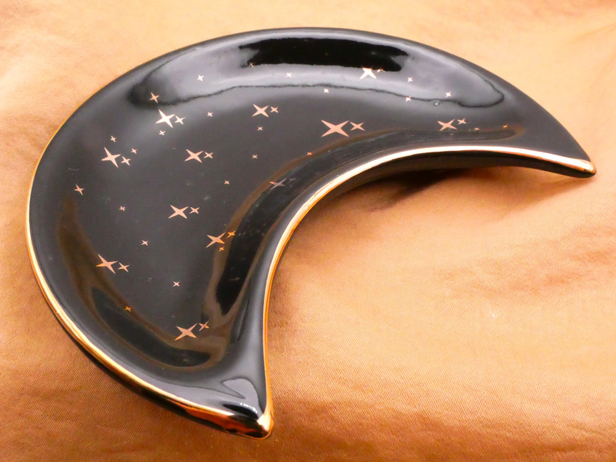 Crescent Moon Ceramic Trinket Dish and Thirteen Mother of Pearl Buttons 82x102mm