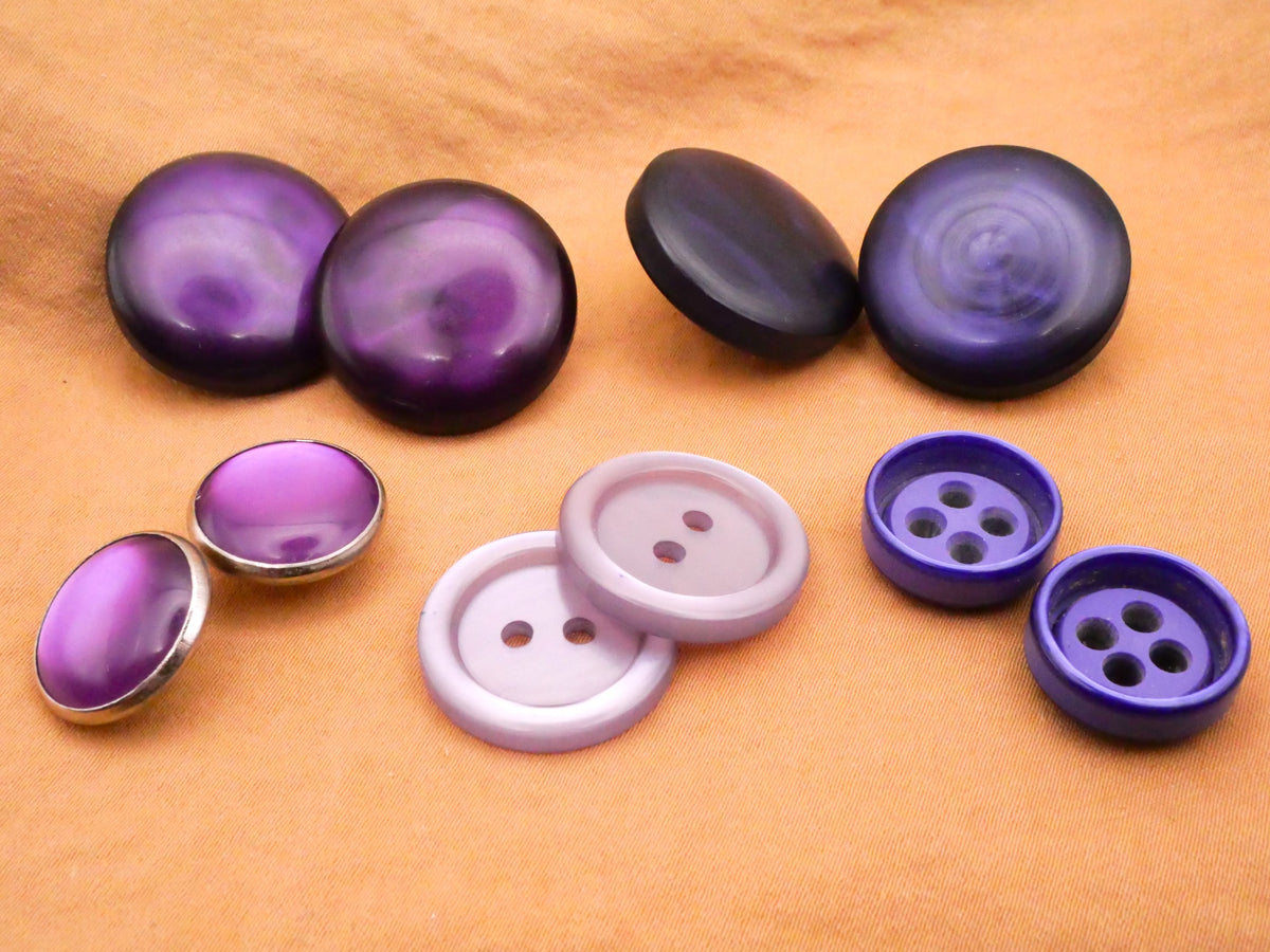 Purple Vintage Plastic Pair of Buttons Various 15-22mm