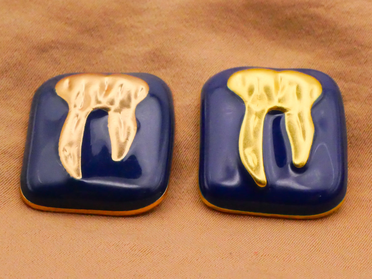 Tooth Teeth Blue Enamel Metal Button 19x23mm
