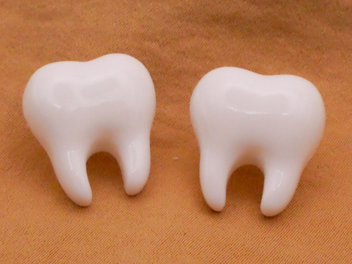 Tooth Teeth White Plastic Pair of Buttons 16x17mm