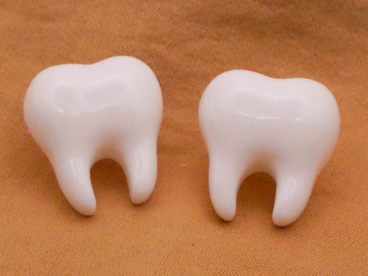 Tooth Teeth White Plastic Pair of Buttons 16x17mm