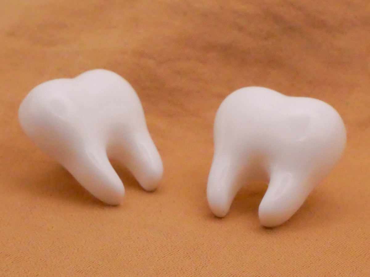 Tooth Teeth White Plastic Pair of Buttons 16x17mm
