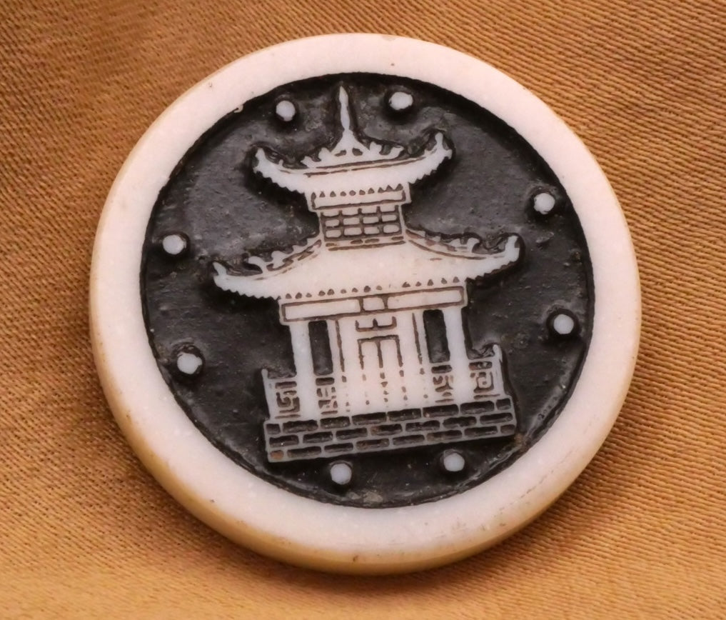 Pagoda Artid England Amino Plastic Button 25mm
