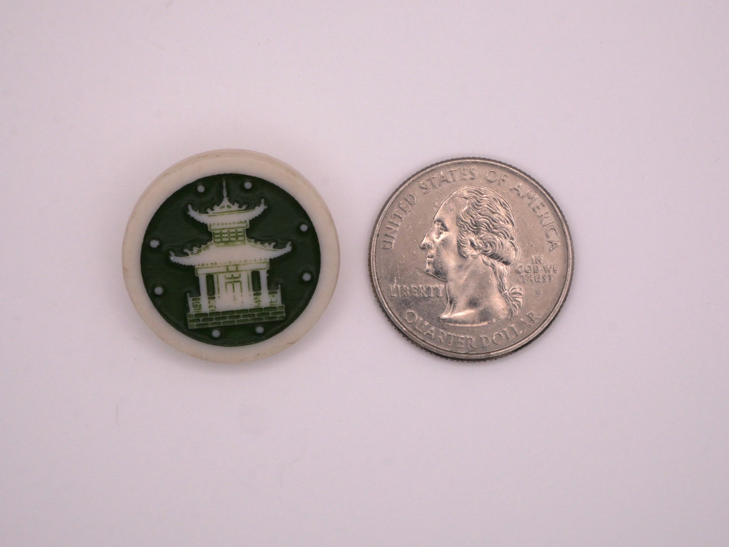 Pagoda Artid England Amino Plastic Button 25mm