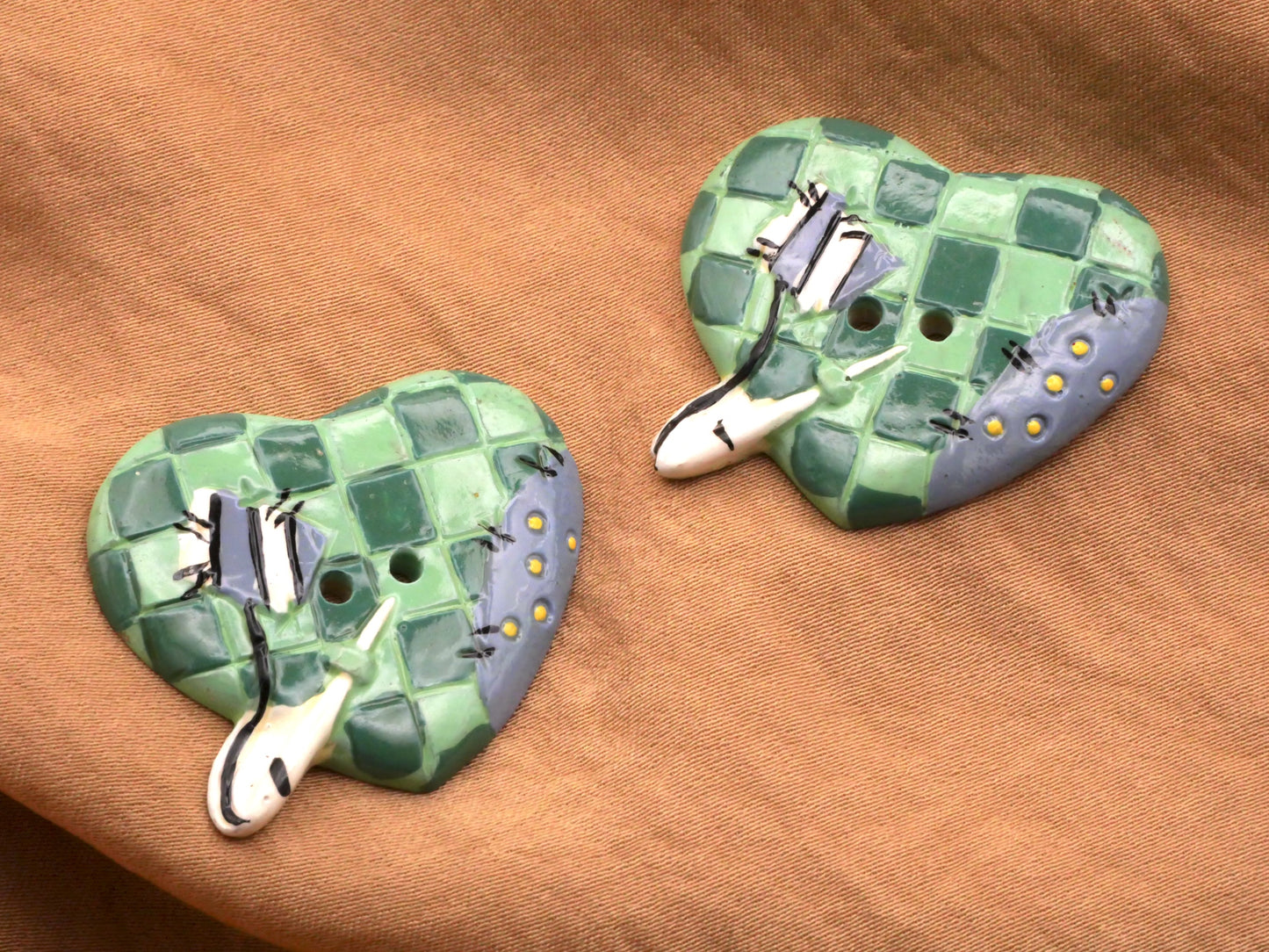 Patchwork Sewing Heart with Needle Ceramic Button 28x32mm