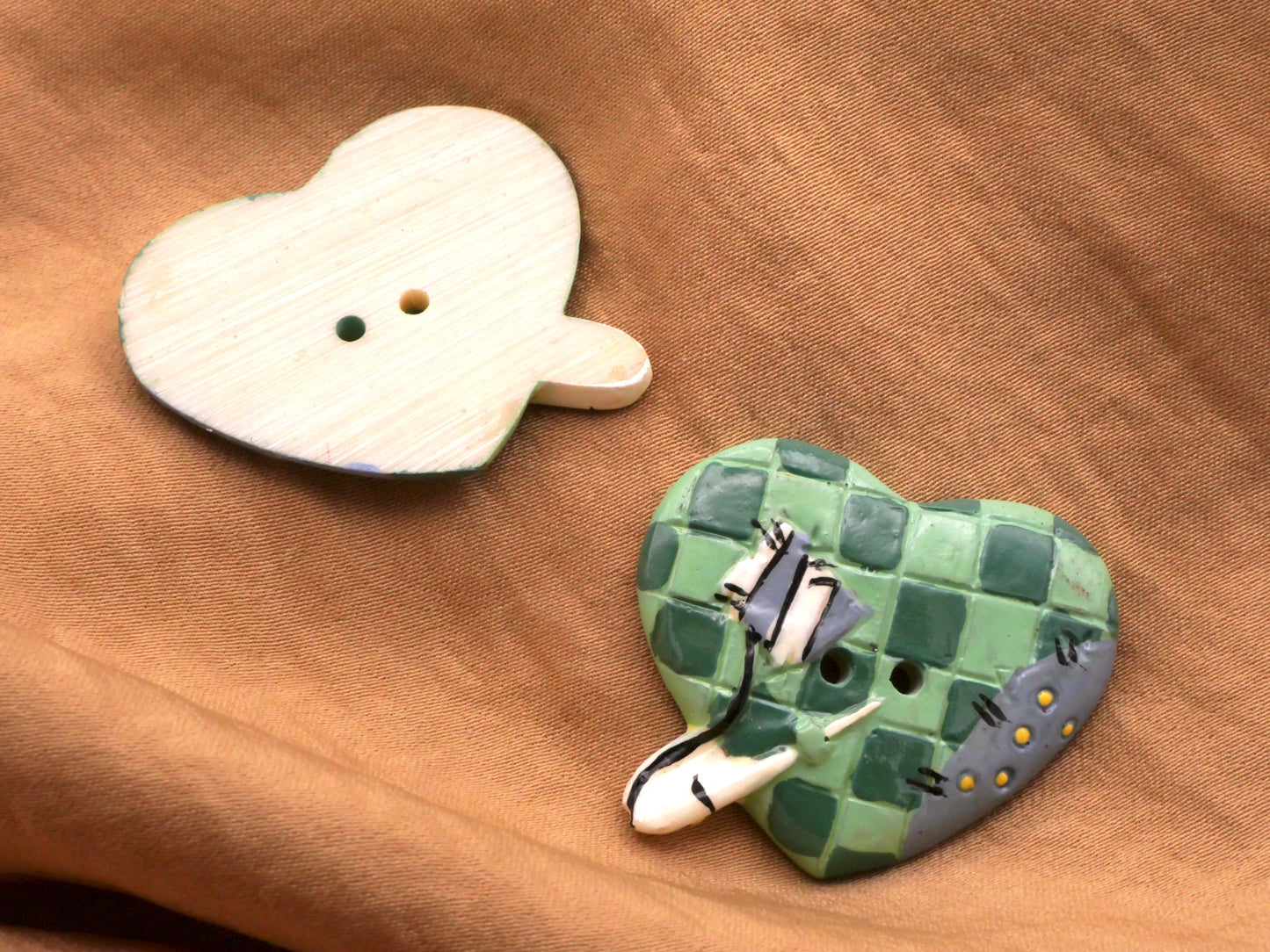 Patchwork Sewing Heart with Needle Ceramic Button 28x32mm