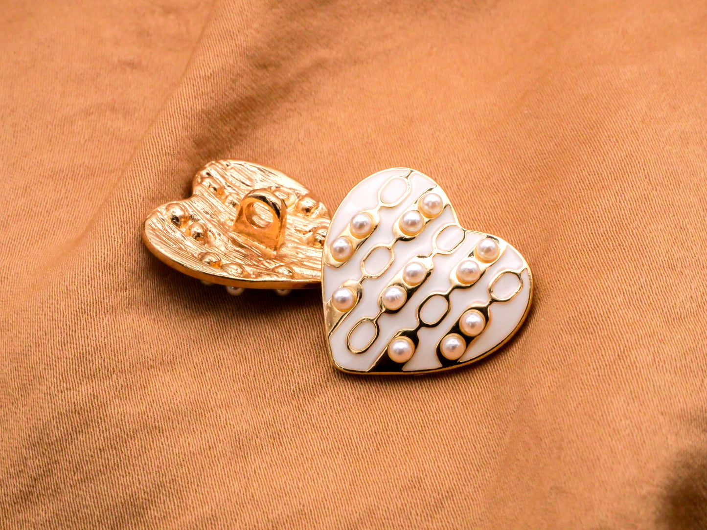 Heart Chains Pearls White Enamel Button 19x20mm