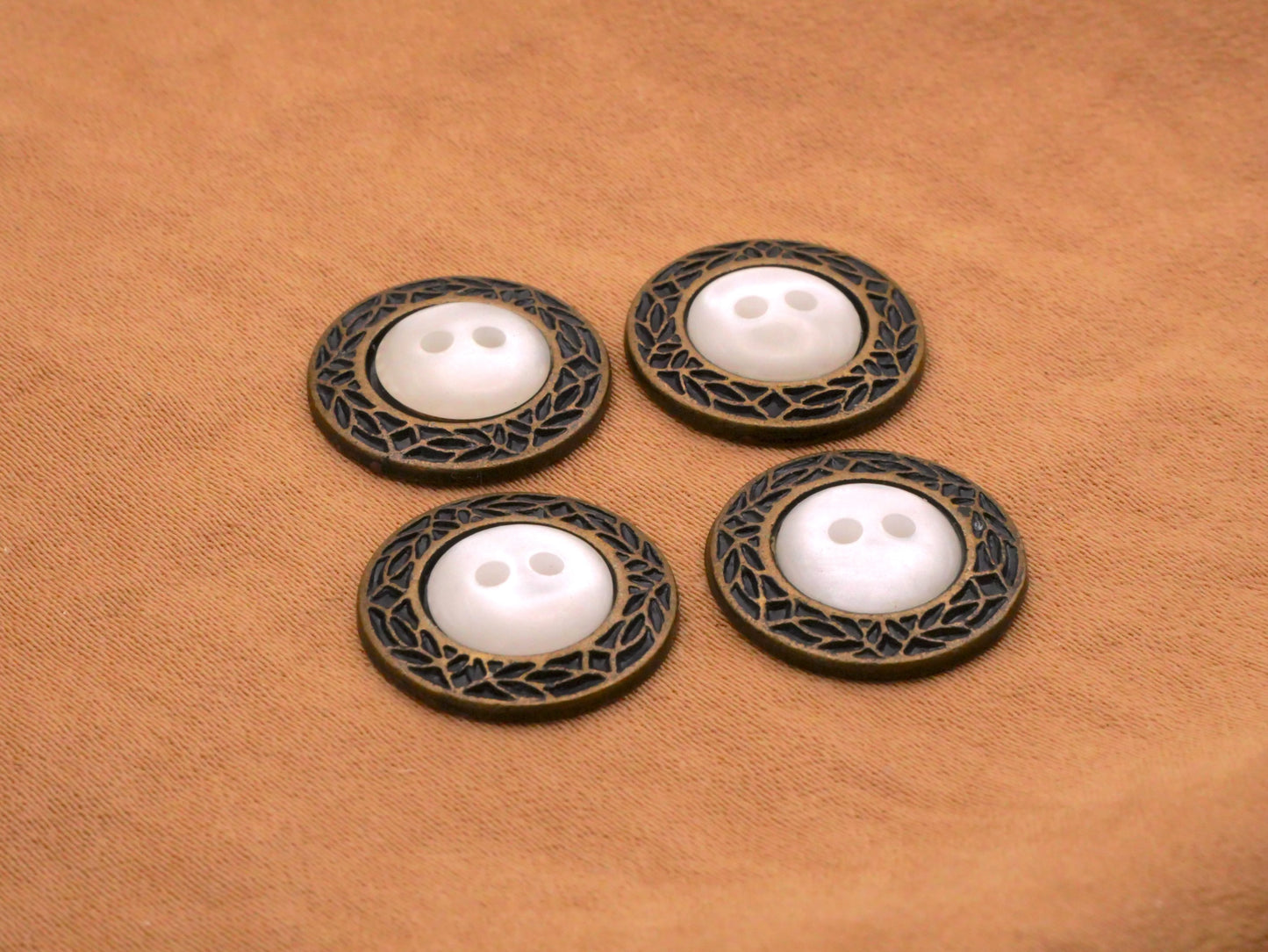 Pearlized Plastic Metal Foliage Edge Sew-Thru Set of Four Buttons 15mm