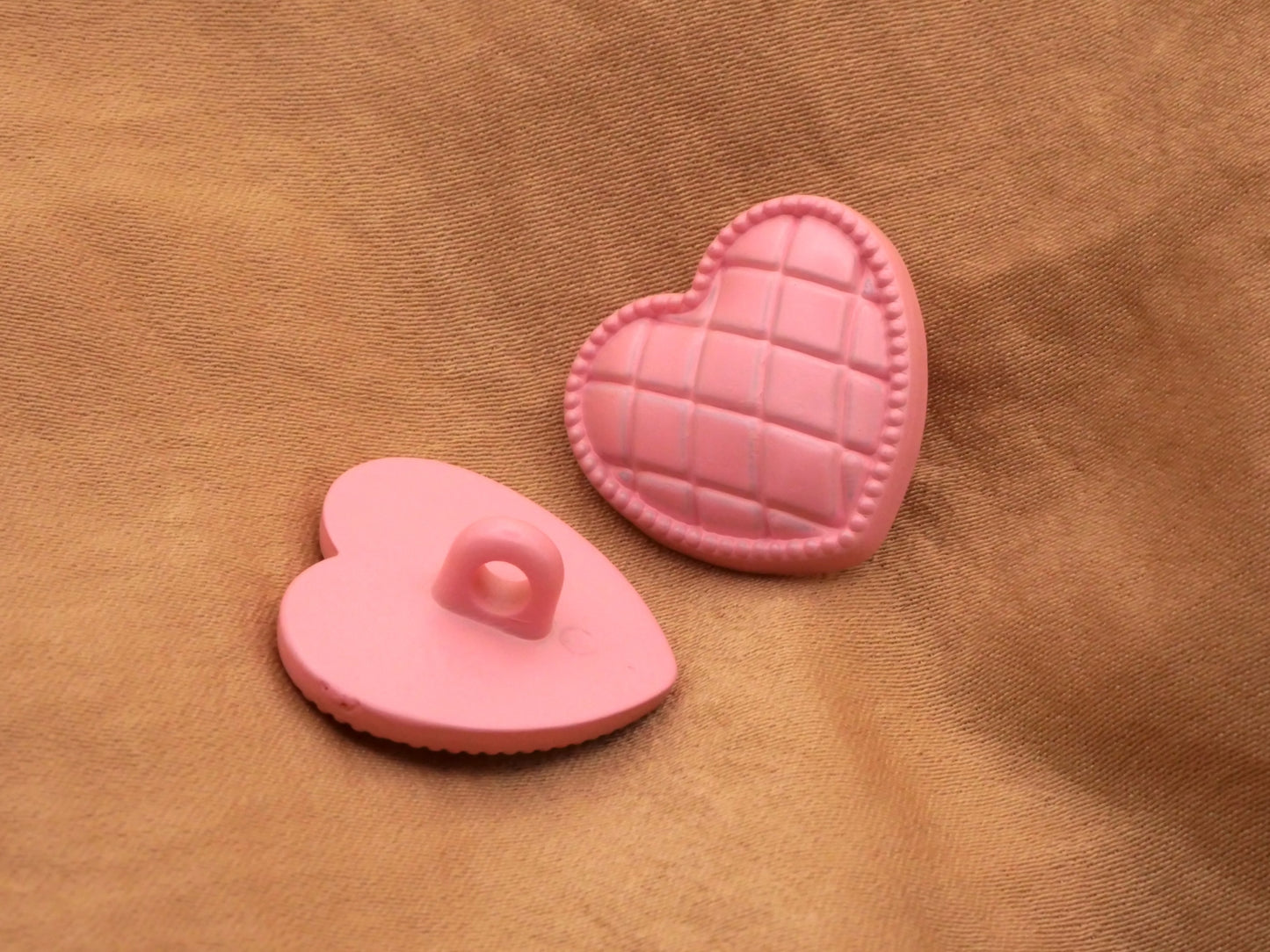 Quilted Pink Heart Plastic Button 20mm