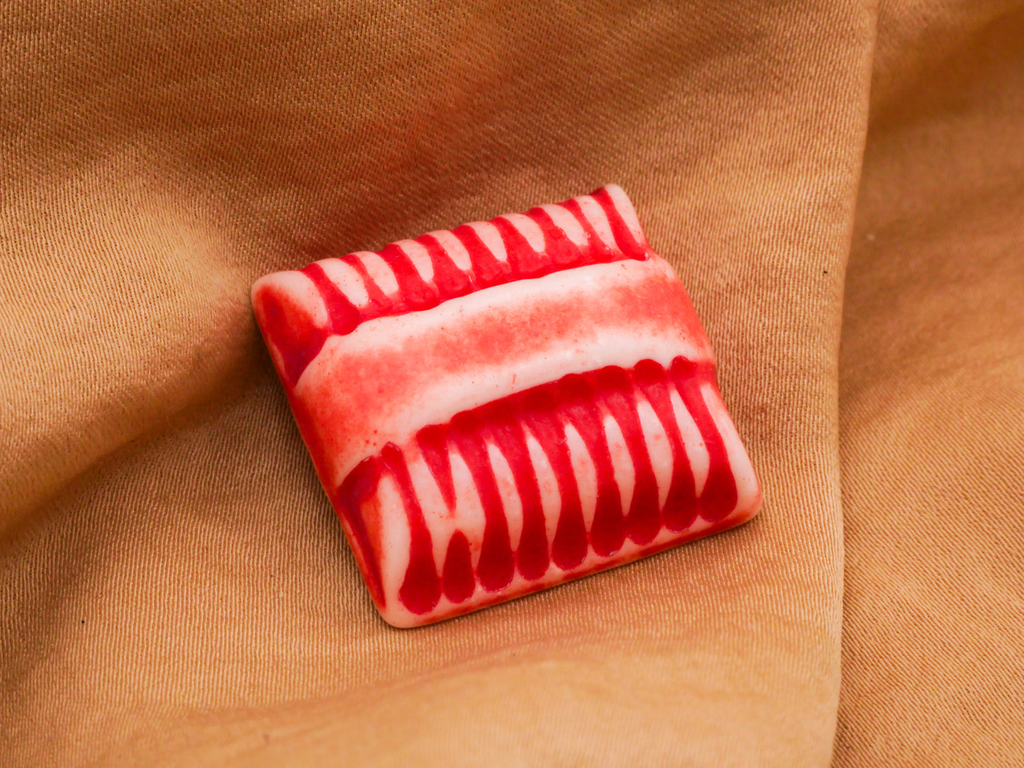 Geometric Red Stripes Ribs Buffed Look Vintage Plastic Button 25x26mm