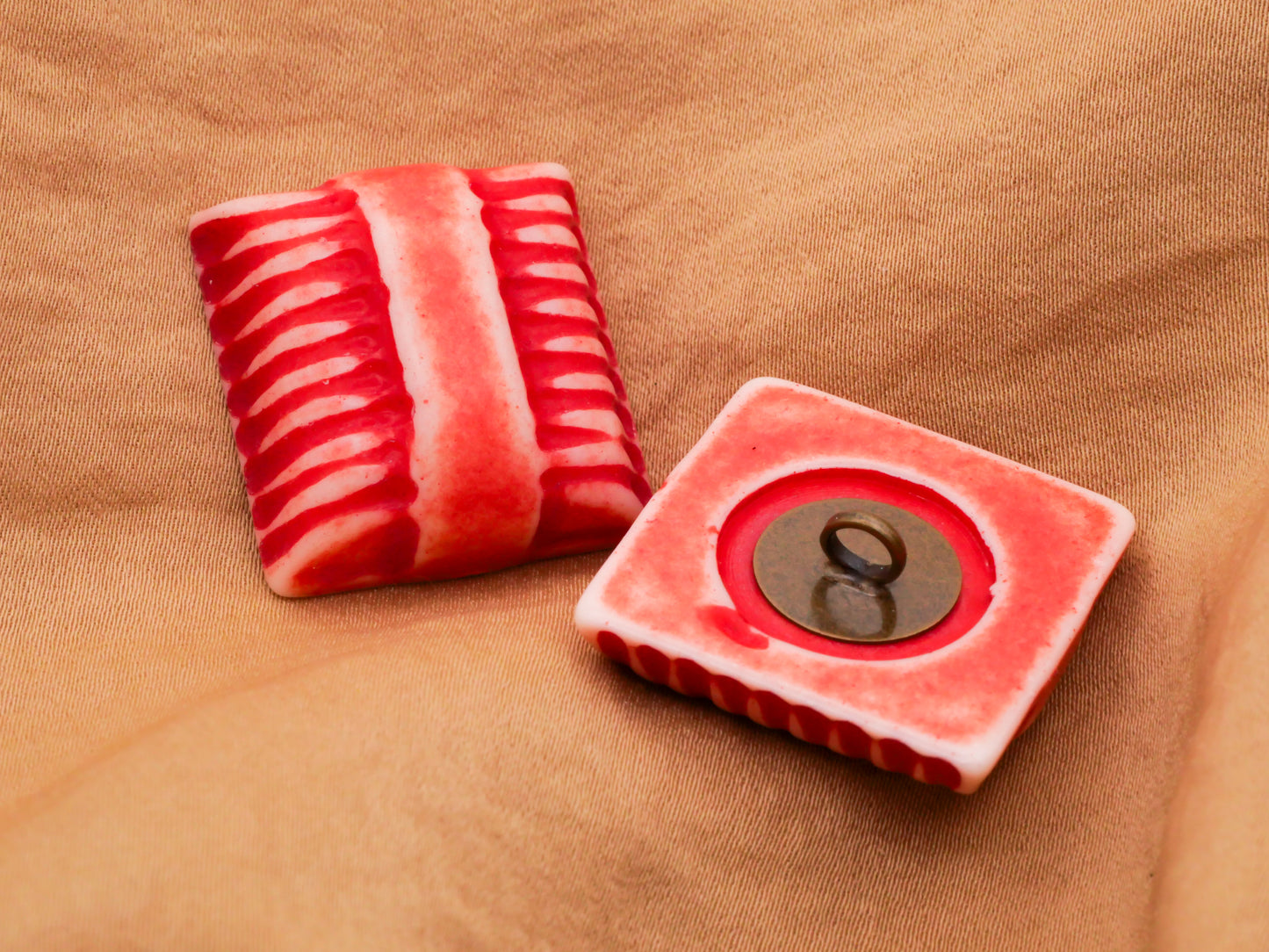 Geometric Red Stripes Ribs Buffed Look Vintage Plastic Button 25x26mm