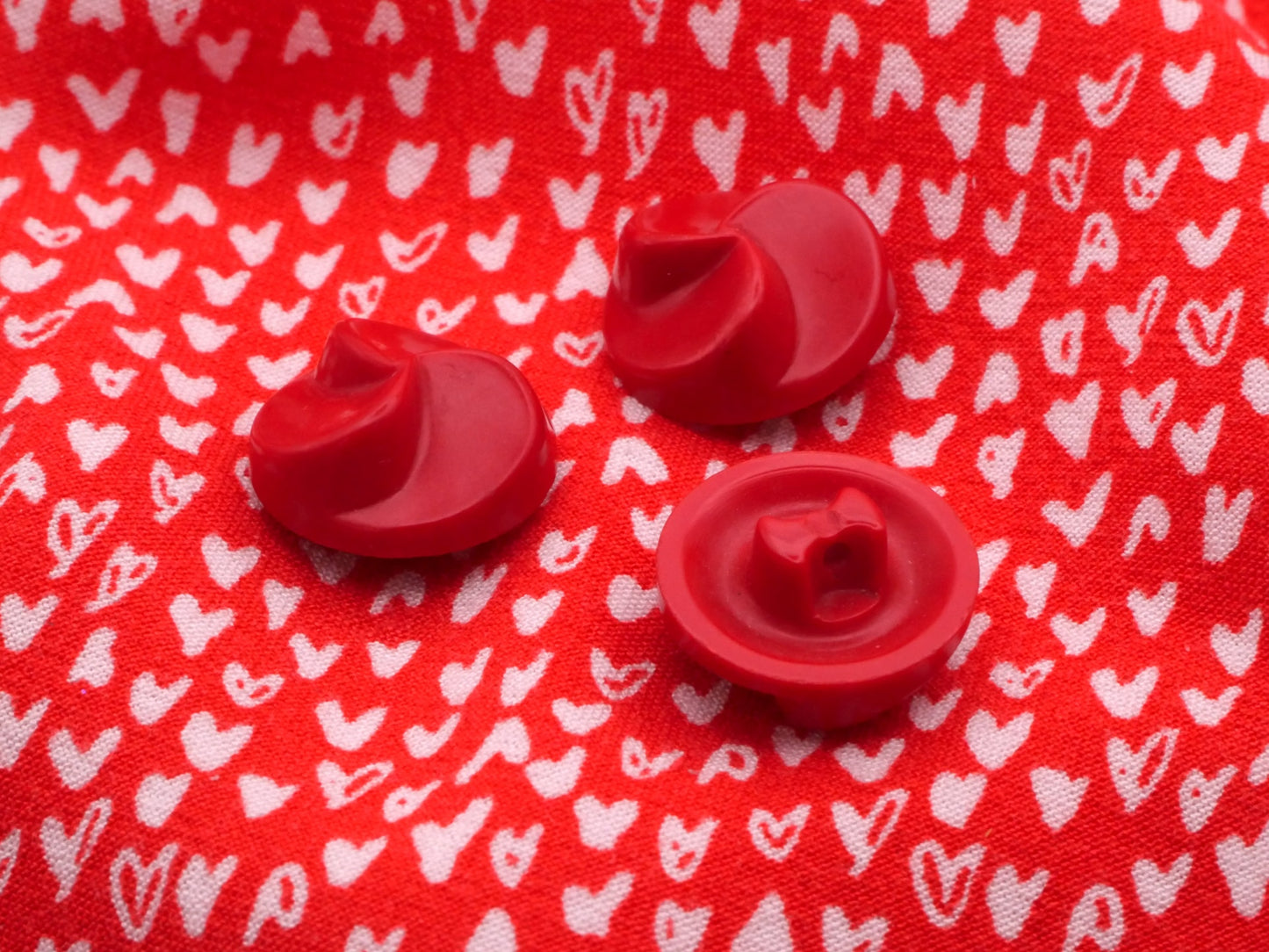 Red Raised Swirl Vintage Buttons 15mm