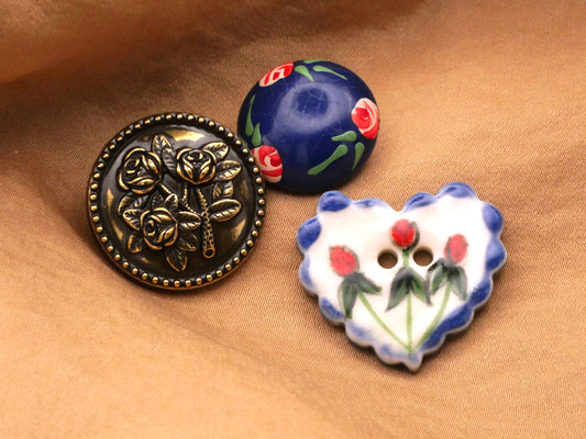 Trio of Roses Set of Three Buttons 19-27mm