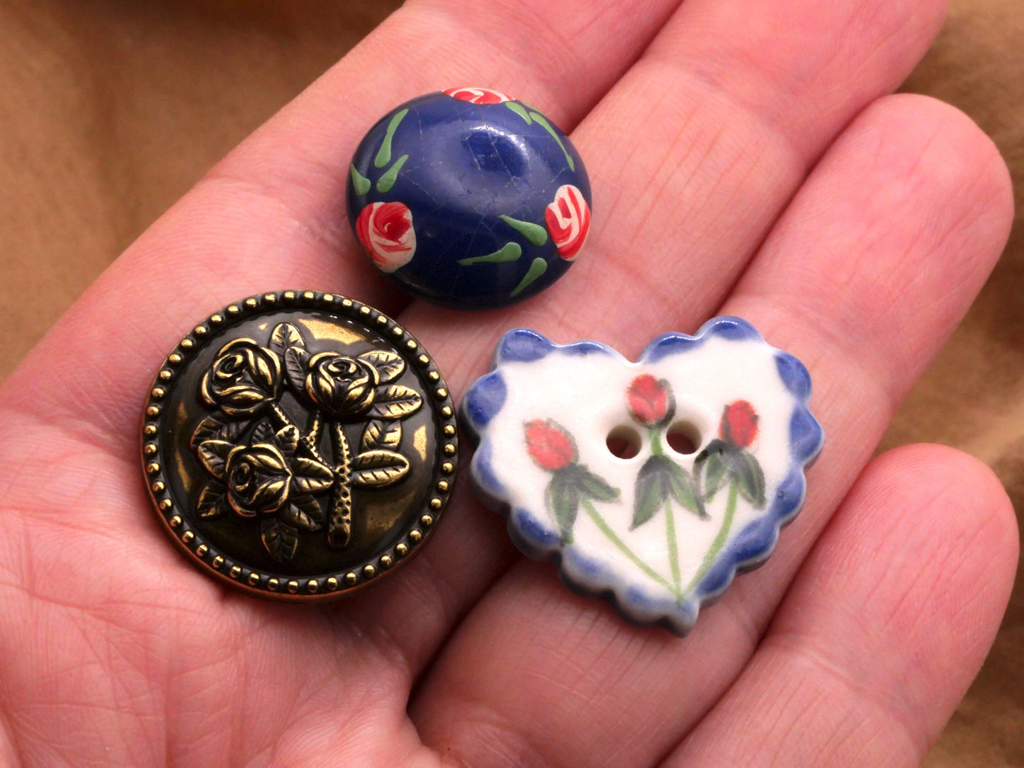 Trio of Roses Set of Three Buttons 19-27mm