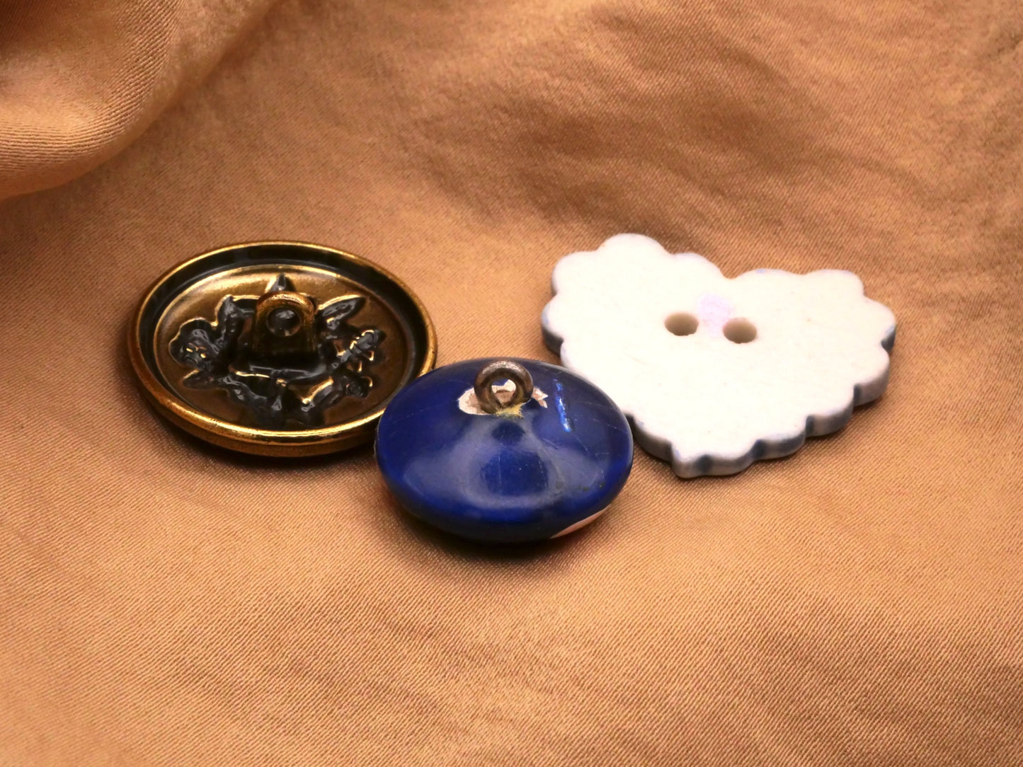 Trio of Roses Set of Three Buttons 19-27mm