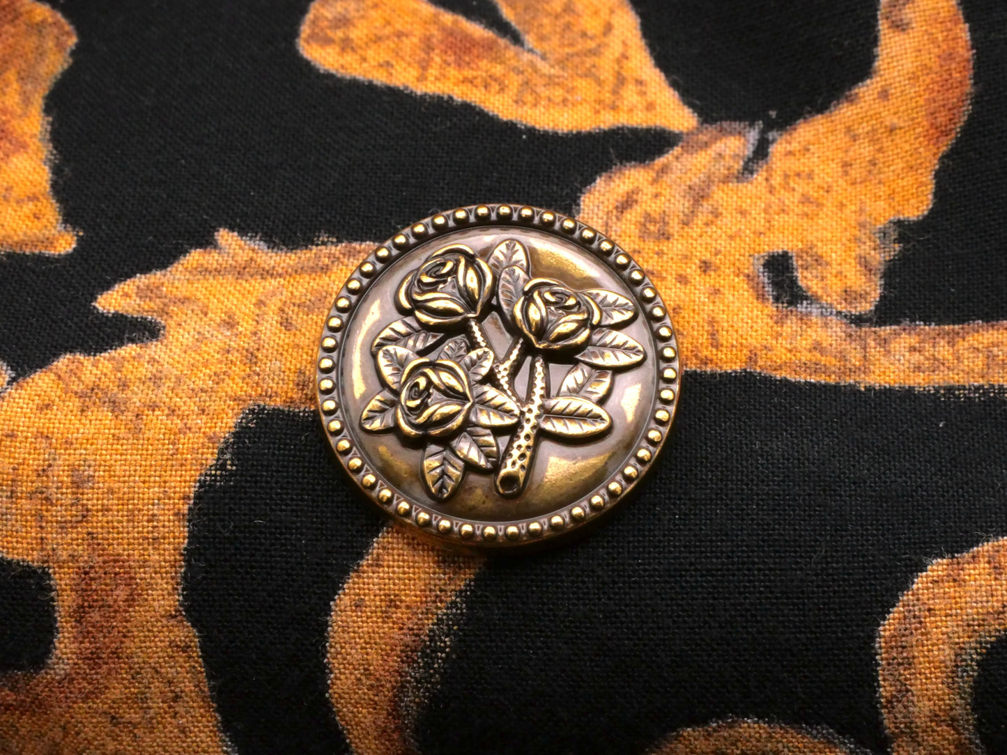 Roses Trio Button Bronze Colored Metal 23mm