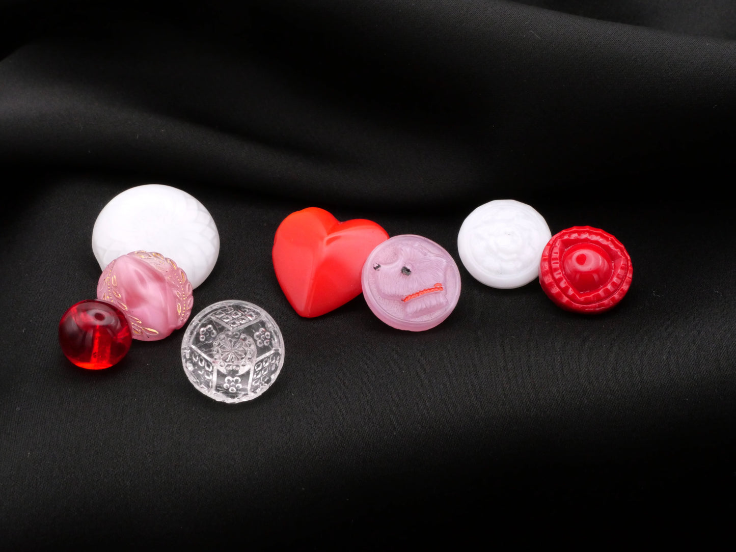 Scottie Dog Heart Glass Pink Red Buttons Set of Eight 9-18mm