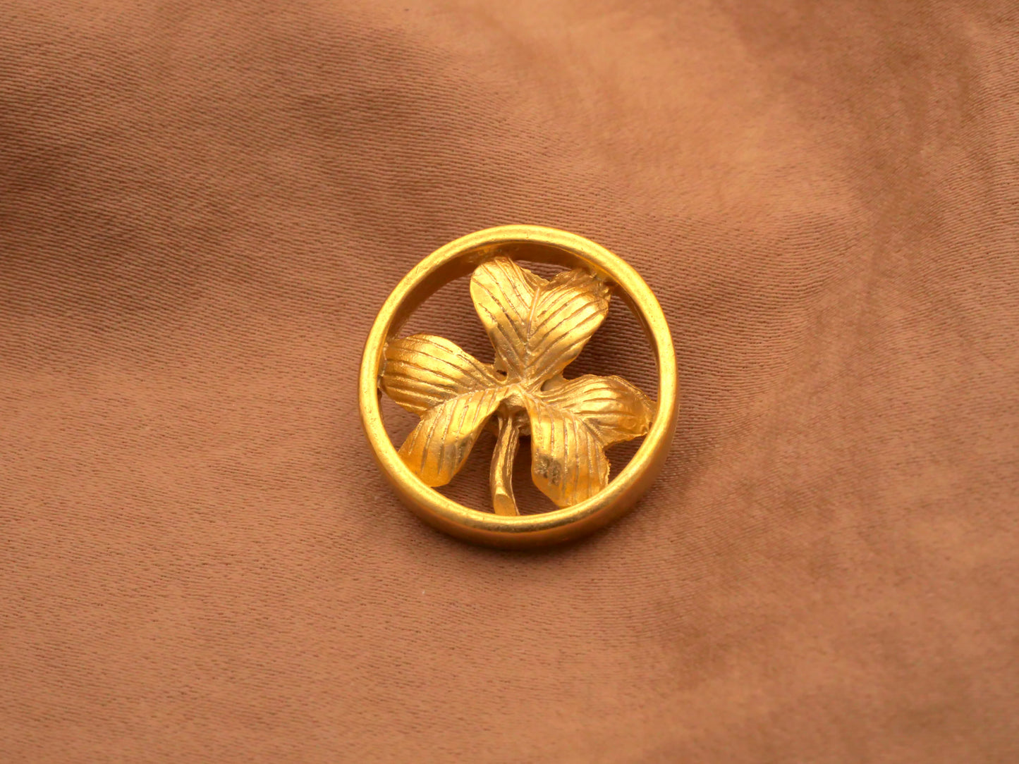 Shamrock Gold Metal Pierced Look Vintage Clover Button 20mm