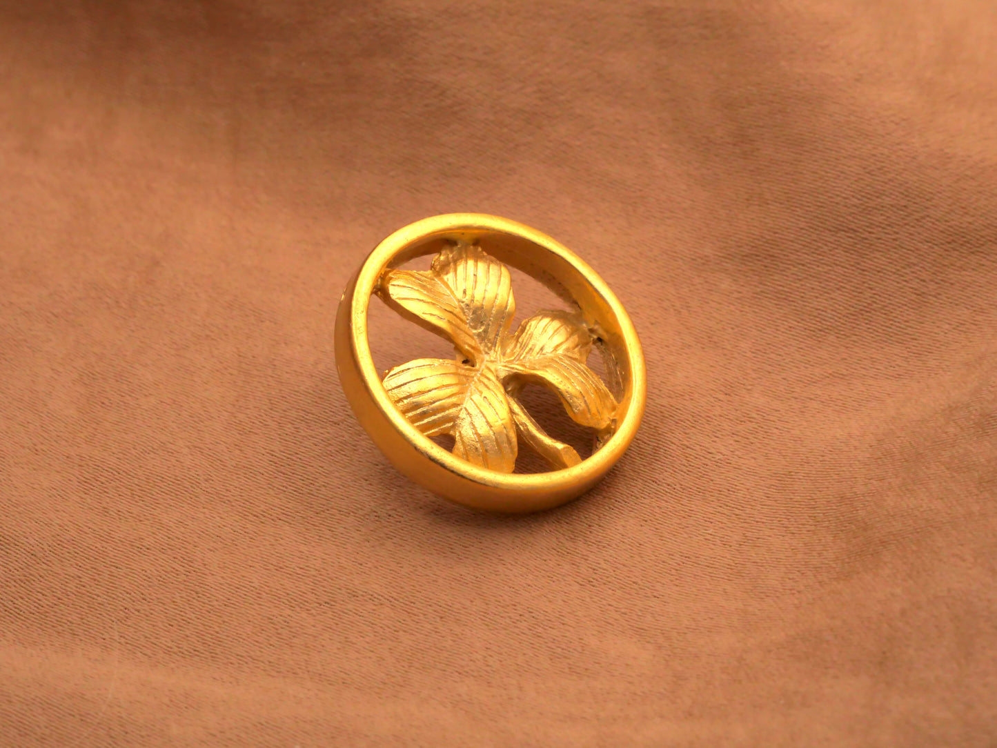 Shamrock Gold Metal Pierced Look Vintage Clover Button 20mm