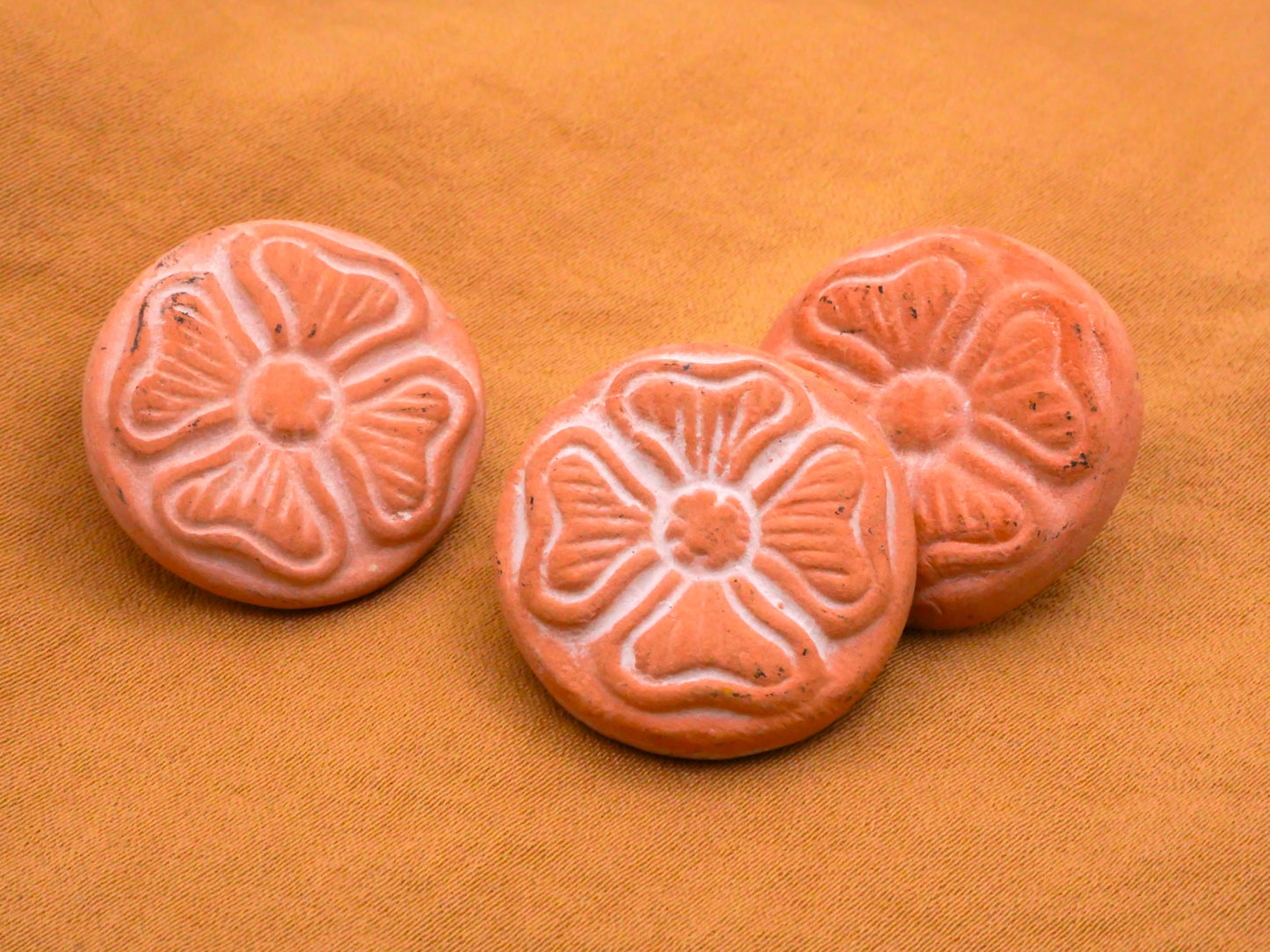 Clover Terracotta Whitewash Clay Earthenware Button 23mm