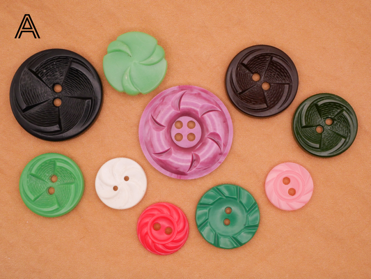 Housecoat Swirls Spirals Vintage Plastic Set of Ten Buttons Various 14-28mm