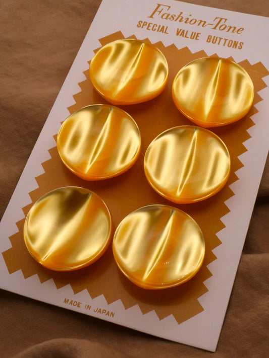 Pearlized Yellow Early Plastic Button 32mm